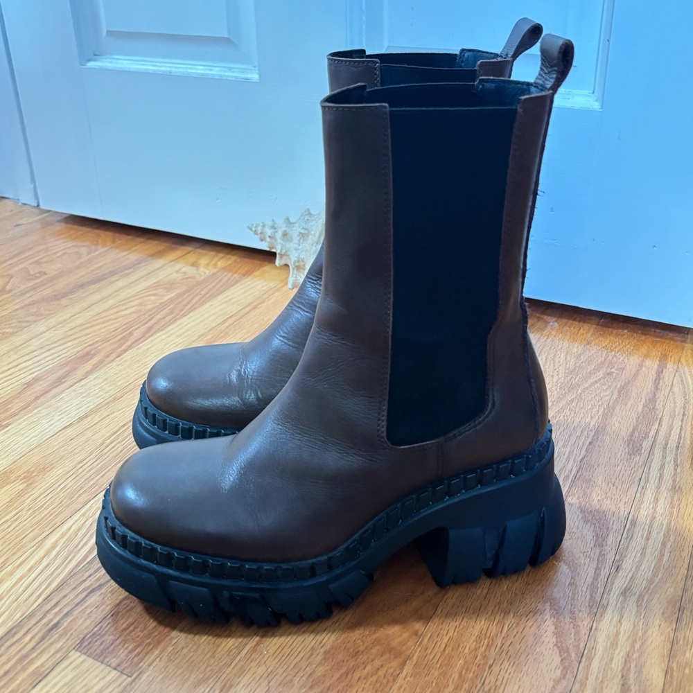 L’ Intervalle Brown Leather Boots